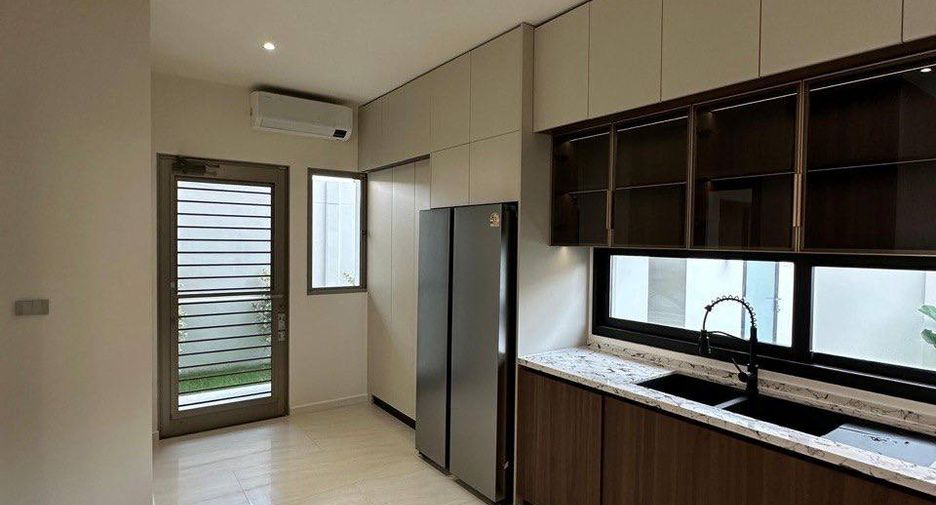 For sale 4 bedrooms villa in East Pattaya, Pattaya