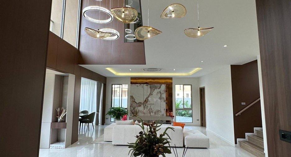 For sale 4 bedrooms villa in East Pattaya, Pattaya