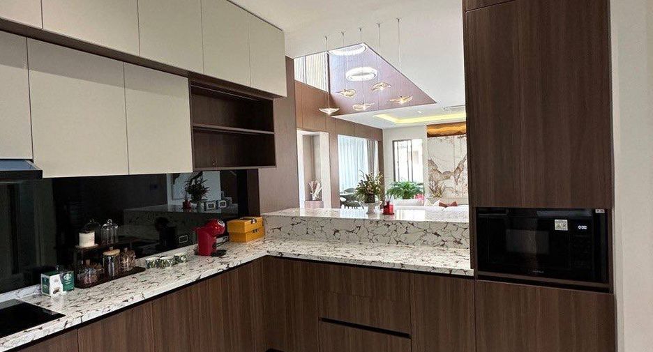 For sale 4 bedrooms villa in East Pattaya, Pattaya