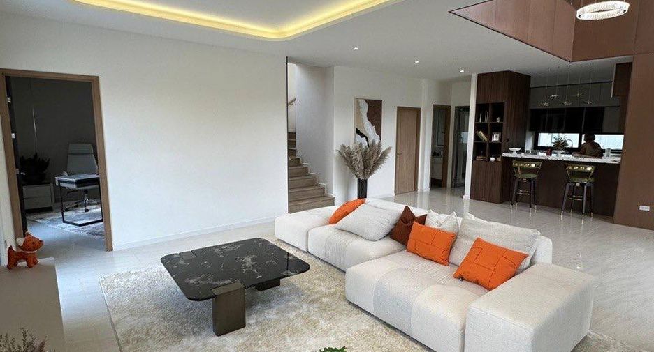 For sale 4 bedrooms villa in East Pattaya, Pattaya