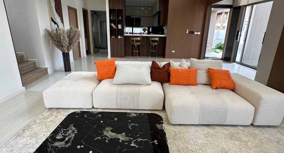For sale 4 bedrooms villa in East Pattaya, Pattaya