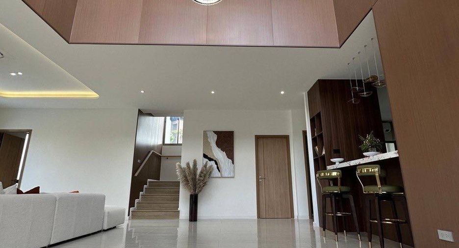 For sale 4 bedrooms villa in East Pattaya, Pattaya