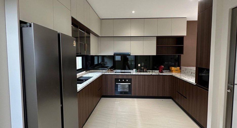 For sale 4 bedrooms villa in East Pattaya, Pattaya