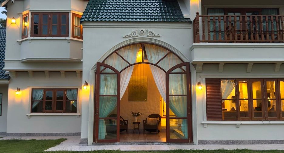 Villa zum Kauf mit 5 Zimmer in Mueang Phuket, Phuket