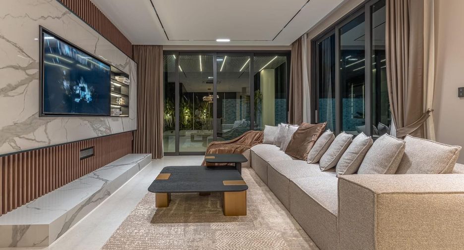 Villa zum Kauf mit 6 Zimmer in Sattahip, Chonburi