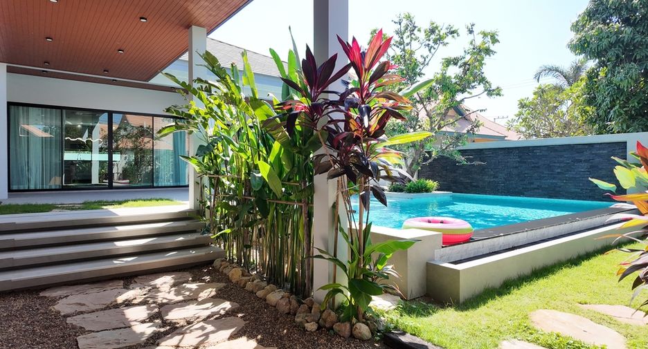For sale 3 bedrooms villa in East Pattaya, Pattaya