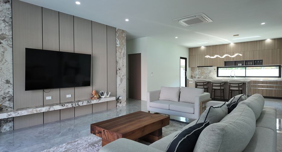 For sale 3 bedrooms villa in East Pattaya, Pattaya