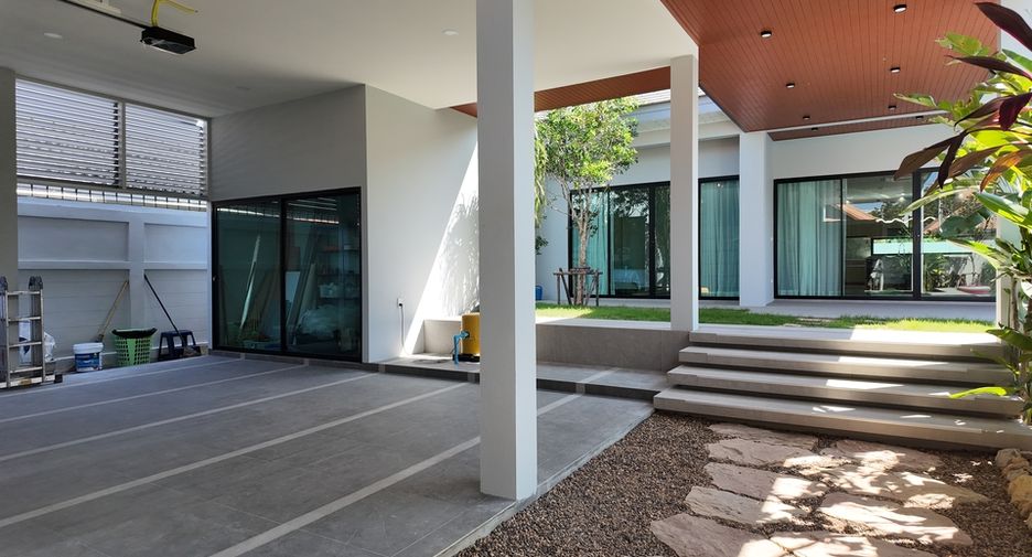 For sale 3 bedrooms villa in East Pattaya, Pattaya