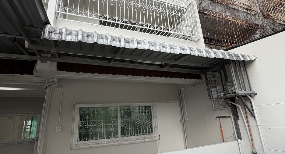 For rent 5 bedrooms townhouse in Mueang Chiang Mai, Chiang Mai
