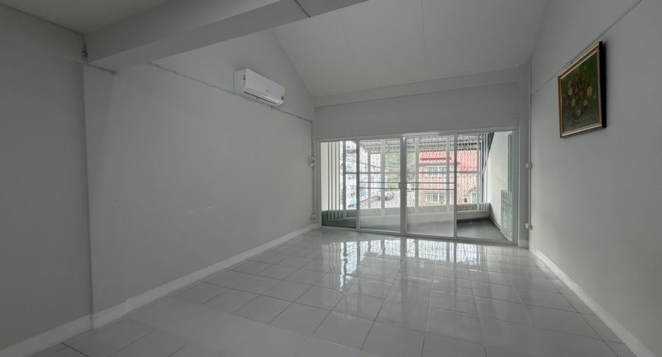 For rent 5 bedrooms townhouse in Mueang Chiang Mai, Chiang Mai