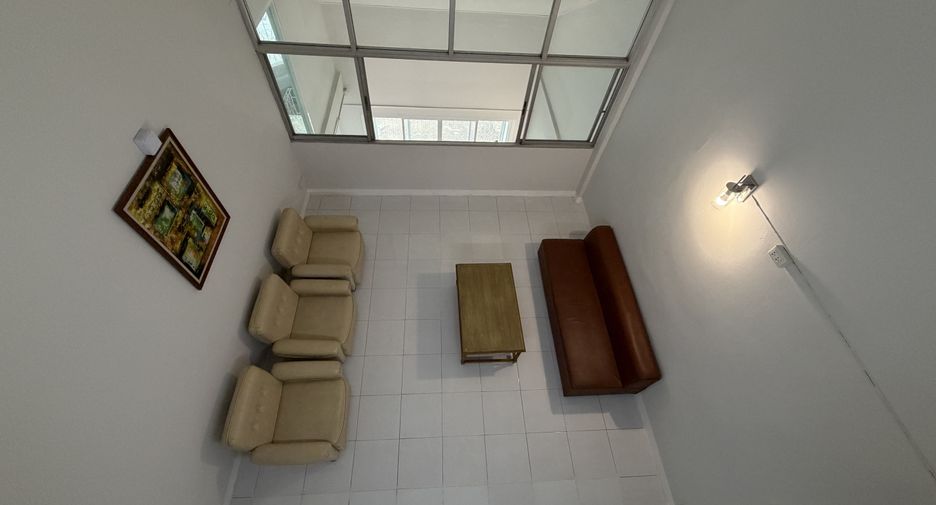 For rent 5 bedrooms townhouse in Mueang Chiang Mai, Chiang Mai