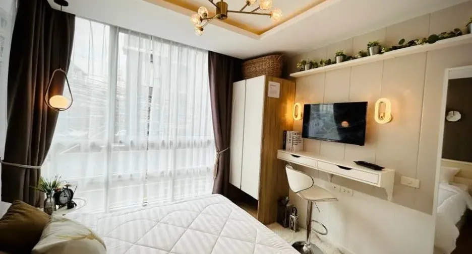 For rent 2 bedrooms condo in Huai Khwang, Bangkok