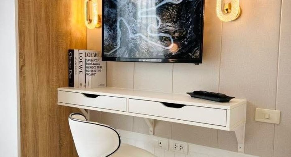 For rent 2 bedrooms condo in Huai Khwang, Bangkok