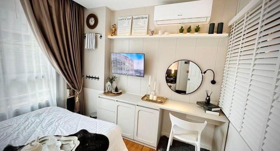 For rent 2 bedrooms condo in Huai Khwang, Bangkok
