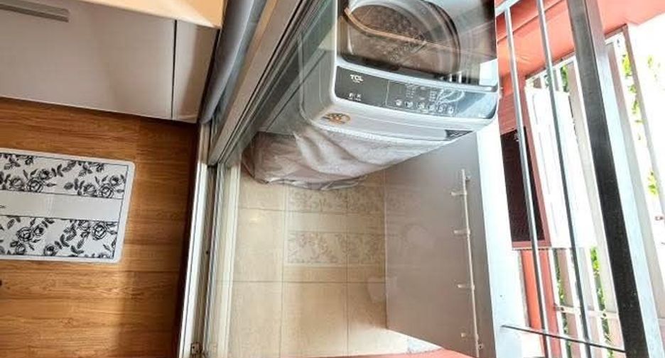 For rent 2 bedrooms condo in Huai Khwang, Bangkok