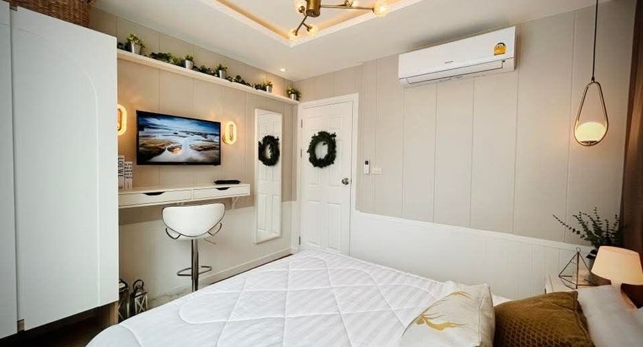 For rent 2 bedrooms condo in Huai Khwang, Bangkok