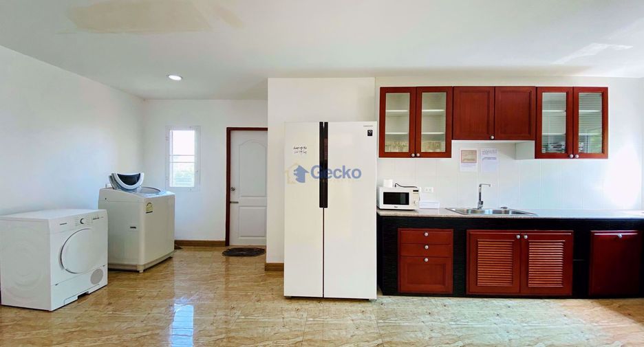 Casa en alquiler de 5 habitaciones en East Pattaya, Pattaya