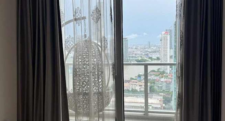 For rent 3 bedrooms condo in Sathon, Bangkok