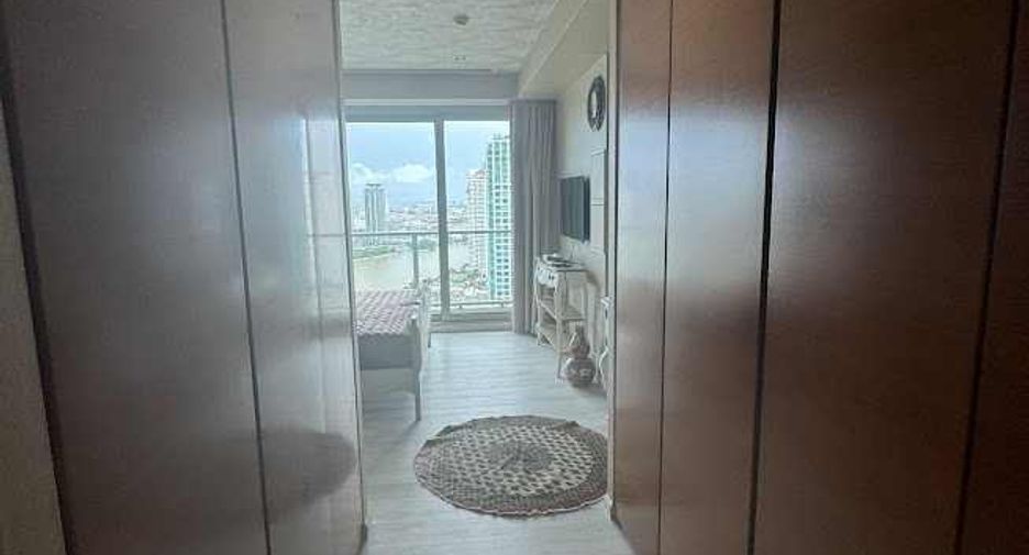 For rent 3 bedrooms condo in Sathon, Bangkok