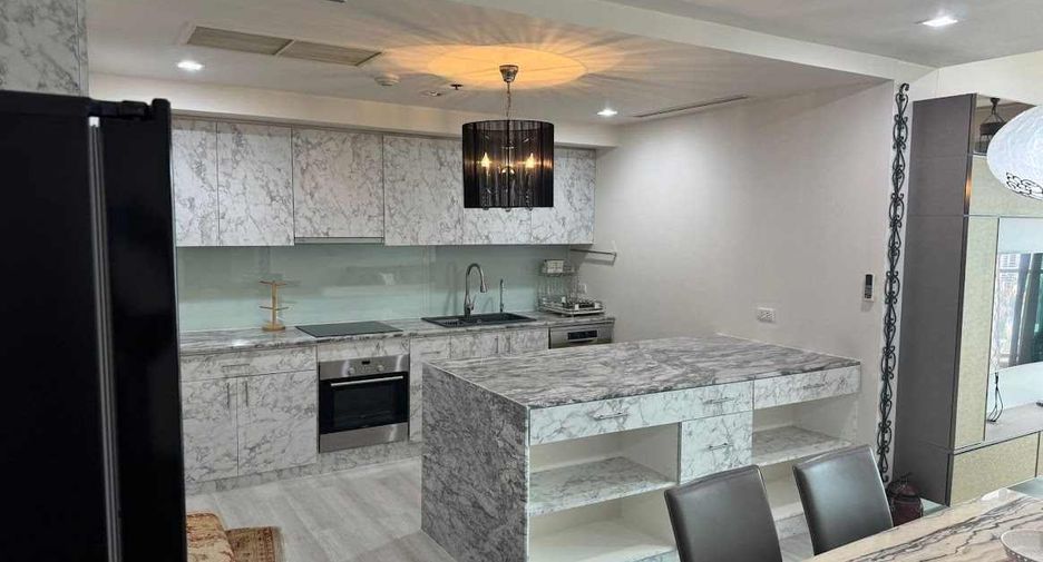 For rent 3 bedrooms condo in Sathon, Bangkok