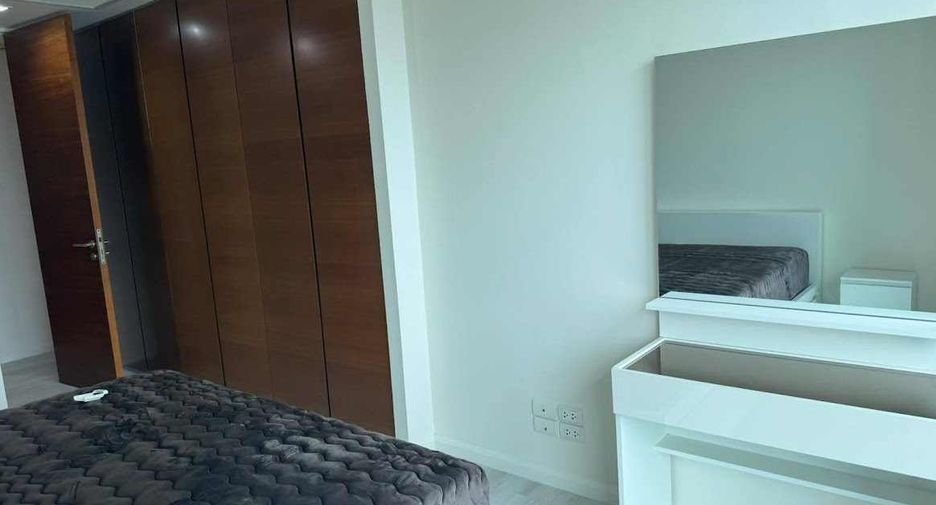For rent 3 bedrooms condo in Sathon, Bangkok