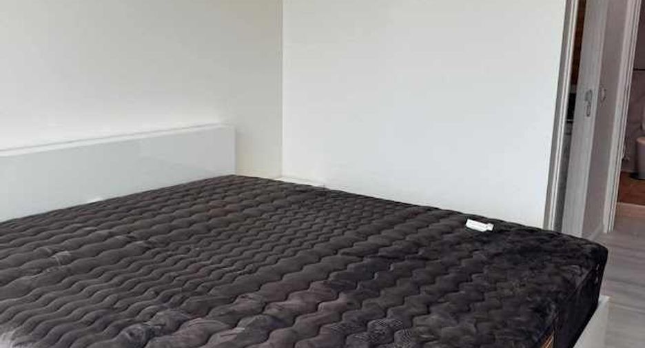 For rent 3 bedrooms condo in Sathon, Bangkok