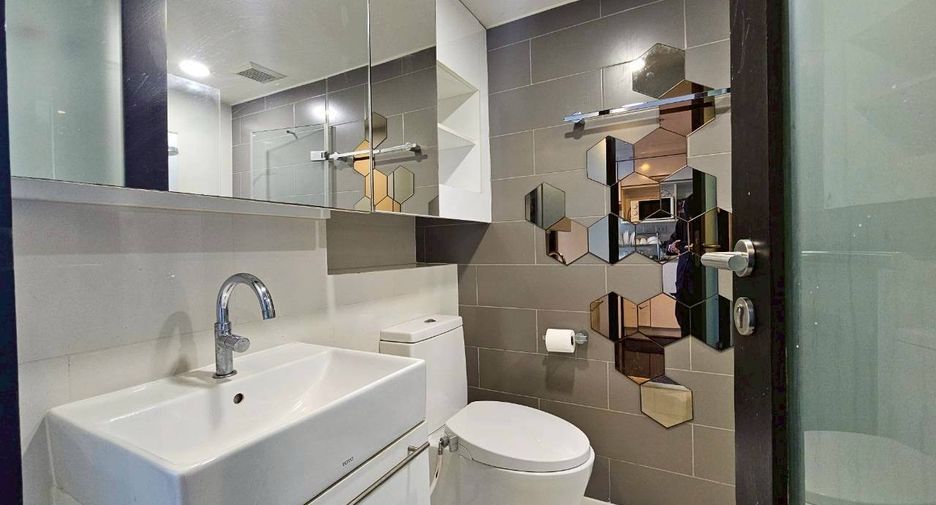 For rent 1 bed condo in Khlong Toei, Bangkok