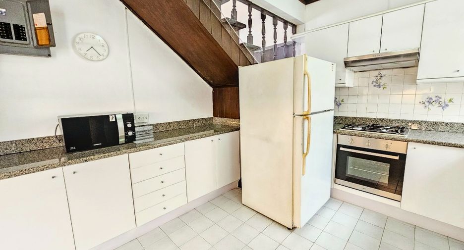 Condo en alquiler de 3 habitaciones en Watthana, Bangkok