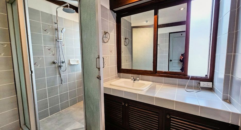 Condo en alquiler de 3 habitaciones en Watthana, Bangkok