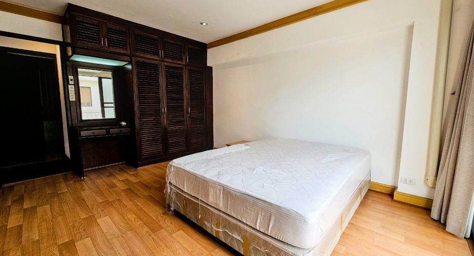Condo en alquiler de 3 habitaciones en Watthana, Bangkok