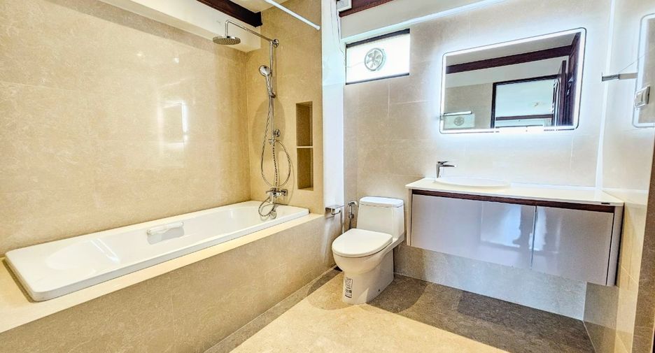 Condo en alquiler de 3 habitaciones en Watthana, Bangkok