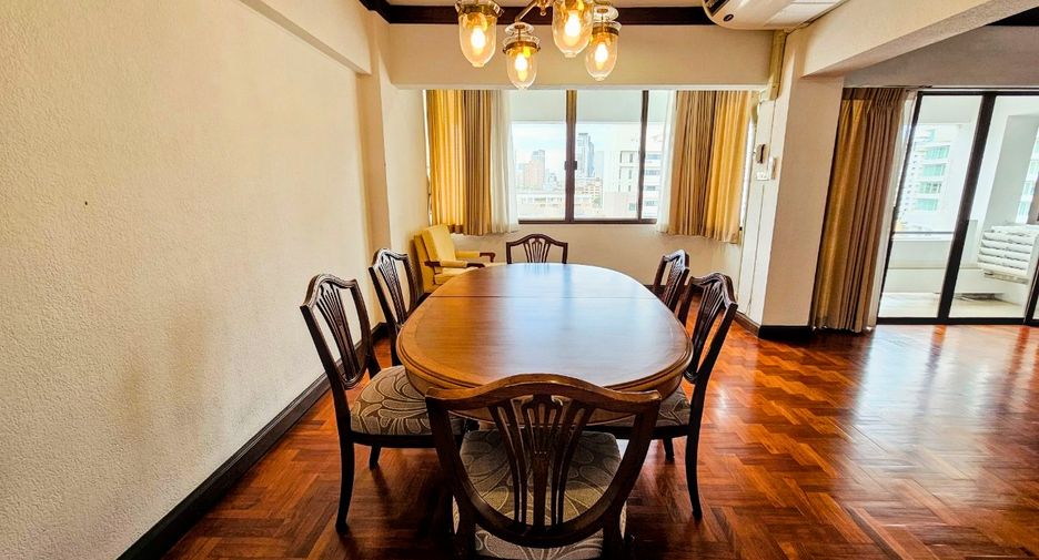 Condo en alquiler de 3 habitaciones en Watthana, Bangkok