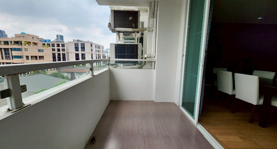 For rent 2 bedrooms condo in Watthana, Bangkok