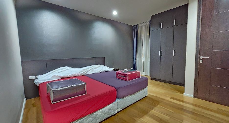 For rent 2 bedrooms condo in Watthana, Bangkok