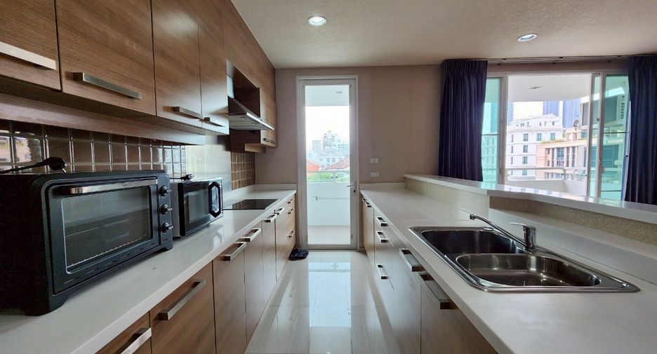 For rent 2 bedrooms condo in Watthana, Bangkok