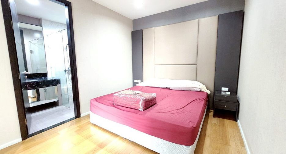 For rent 2 bedrooms condo in Watthana, Bangkok