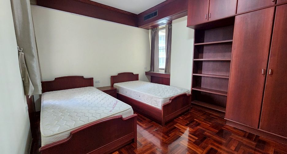 Condo en alquiler de 3 habitaciones en Khlong Toei, Bangkok