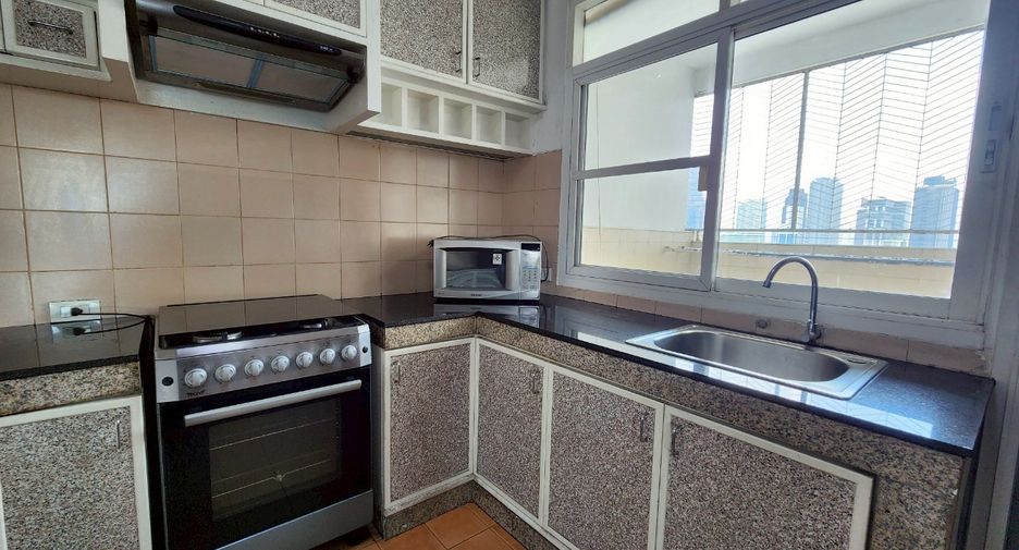 Condo en alquiler de 3 habitaciones en Khlong Toei, Bangkok