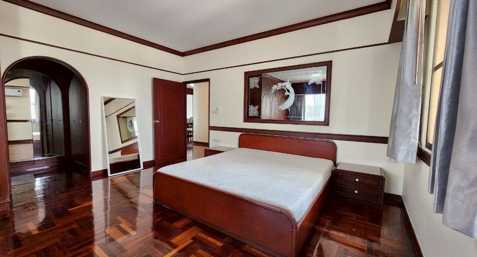 Condo en alquiler de 3 habitaciones en Khlong Toei, Bangkok