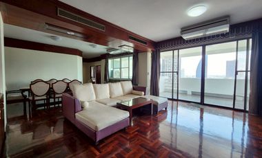 For rent 3 bedrooms condo in Khlong Toei, Bangkok