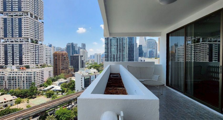 Condo en alquiler de 3 habitaciones en Khlong Toei, Bangkok
