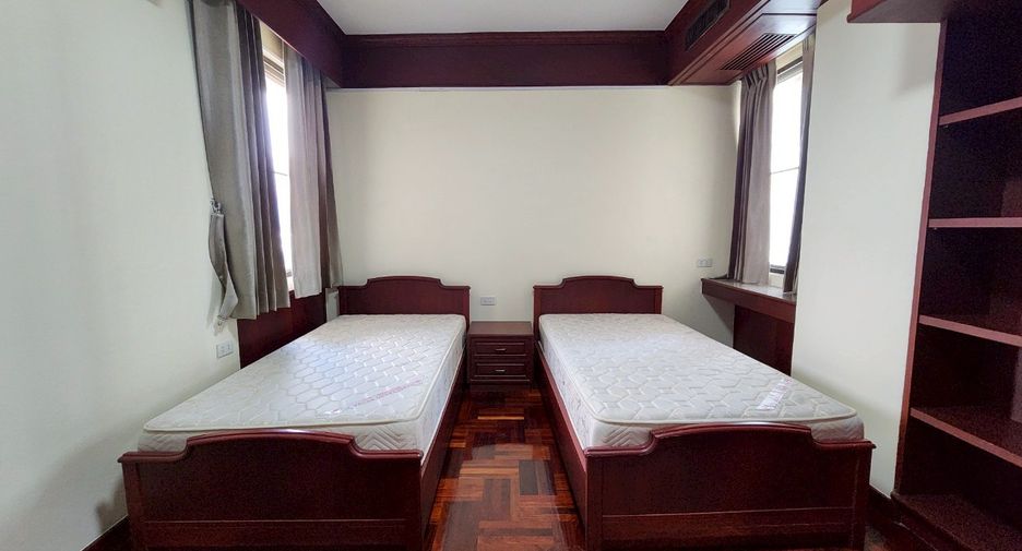 Condo en alquiler de 3 habitaciones en Khlong Toei, Bangkok