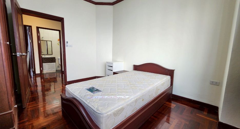 Condo en alquiler de 3 habitaciones en Khlong Toei, Bangkok