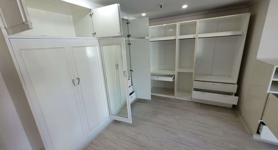 Аренда 3 спальни кондо в Щаттхана, Бангкок