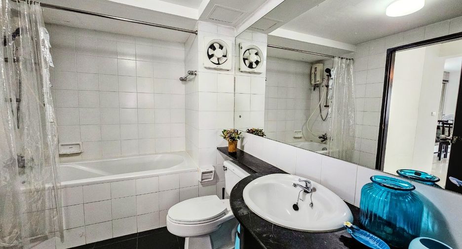 For rent 2 bedrooms condo in Watthana, Bangkok