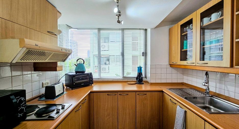 For rent 2 bedrooms condo in Watthana, Bangkok