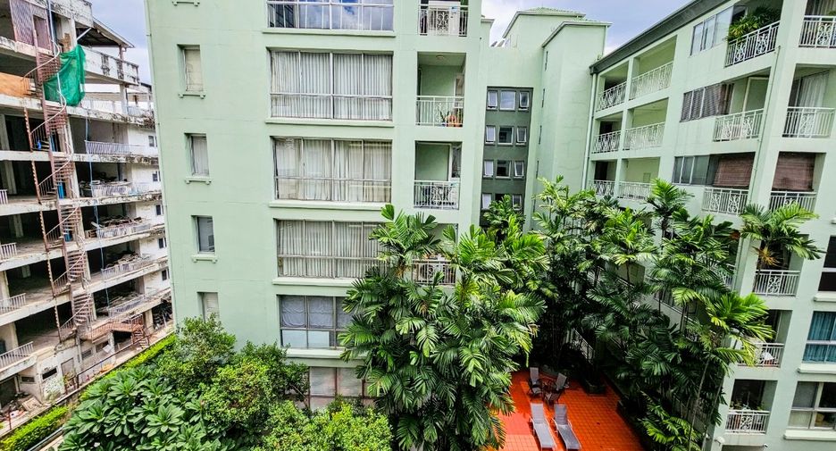 For rent 2 bedrooms condo in Watthana, Bangkok