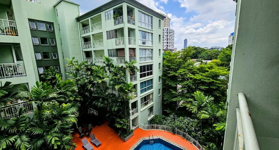 For rent 2 bedrooms condo in Watthana, Bangkok