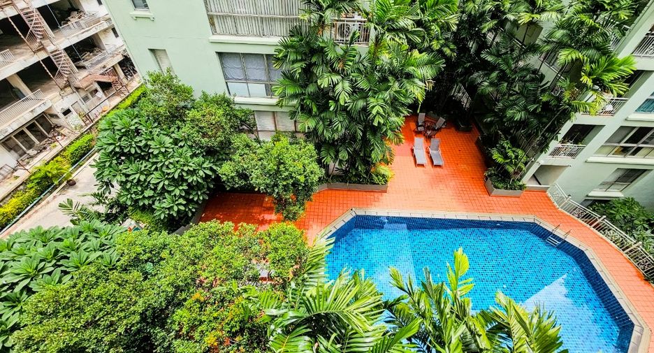 For rent 2 bedrooms condo in Watthana, Bangkok
