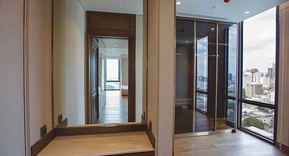 For rent 3 bedrooms condo in Pathum Wan, Bangkok